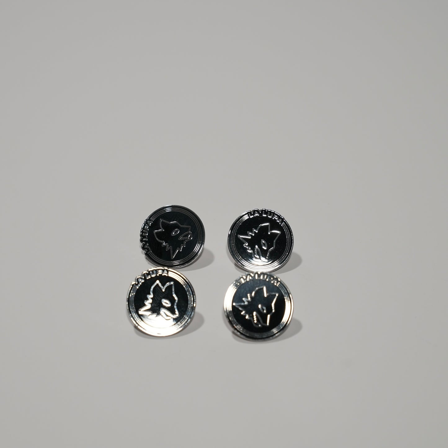 La Lupa Pins